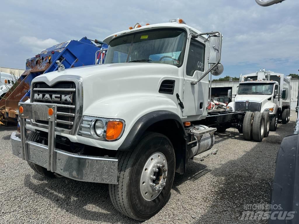 Mack CV 713 Chassis