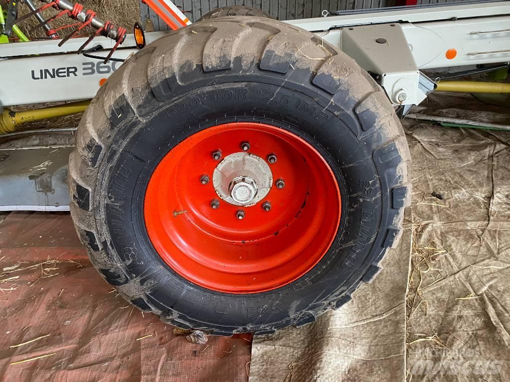 CLAAS Liner 3600 Raker og høyvendere