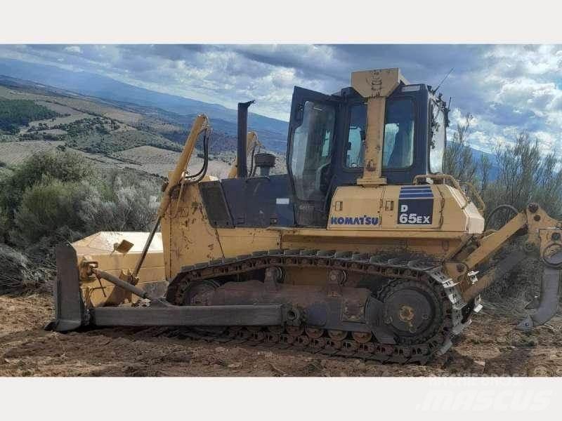 Komatsu D65EX-15 Dozere Beltegående