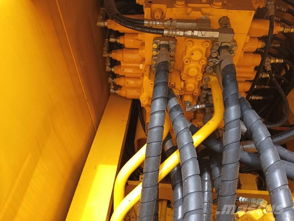 Komatsu PC 220-8 Beltegraver