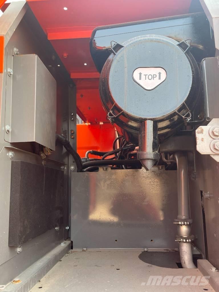 Hitachi 210LC Beltegraver