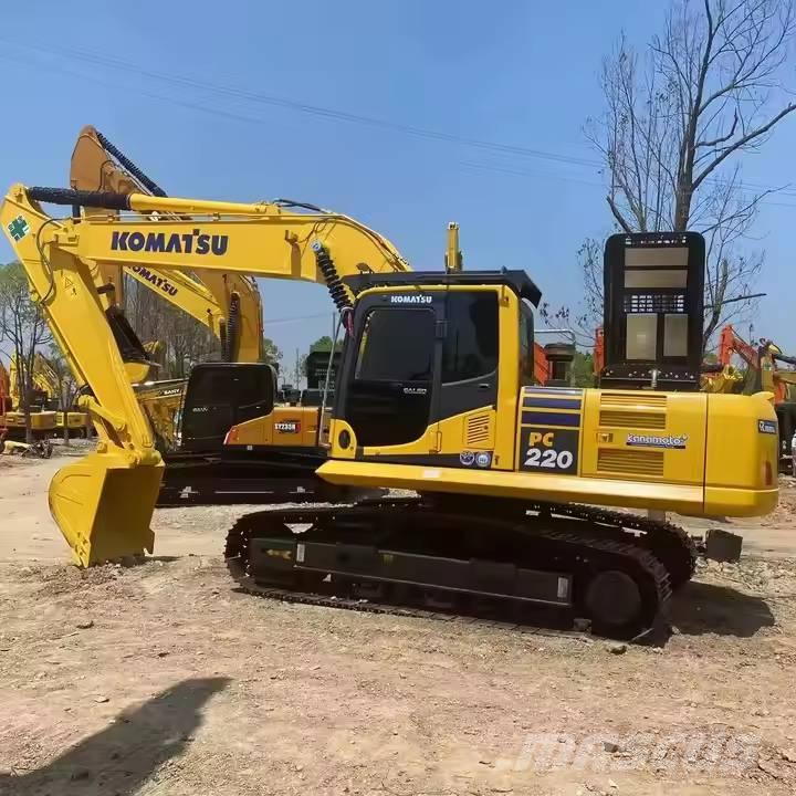 Komatsu PC220-8 Beltegraver