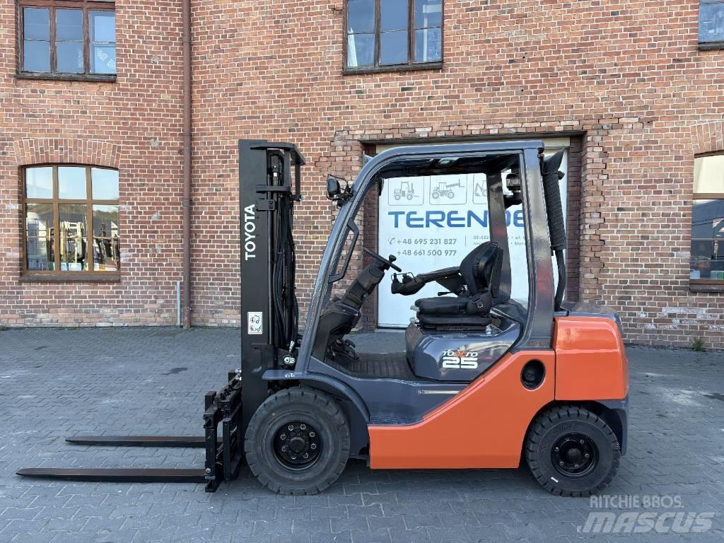 Toyota 02-8 FDF 25 Diesel Trucker