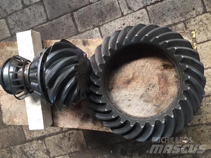  Pair of two GEARS Chassis og understell