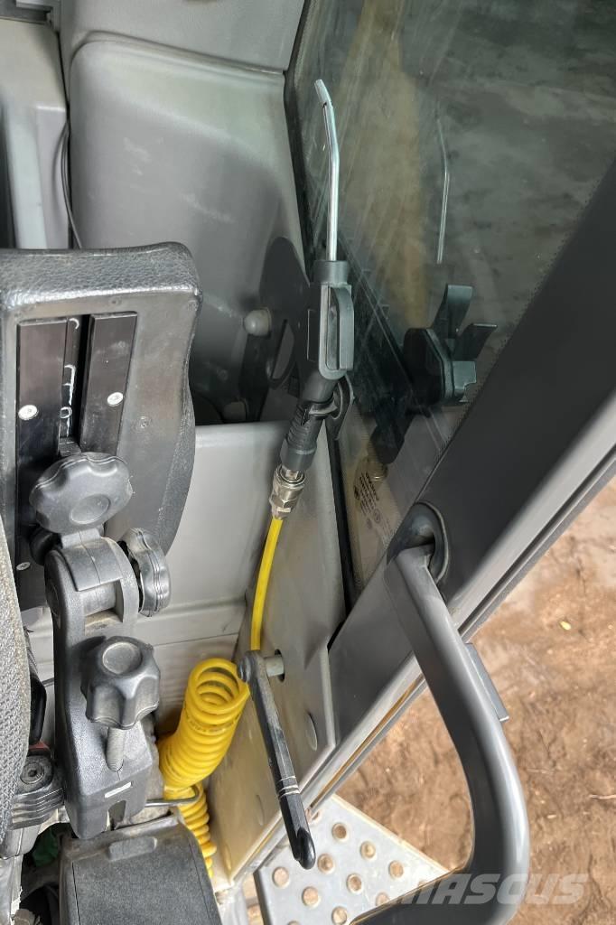 Volvo EC 300 EL Beltegraver