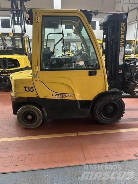 Hyster H2.5FT Diesel Trucker