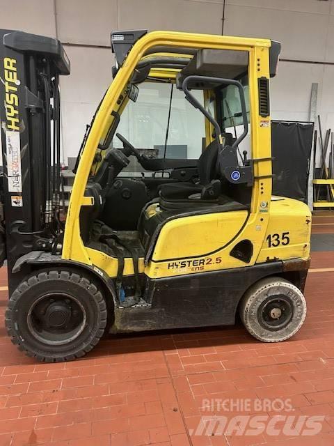 Hyster H2.5FT Diesel Trucker