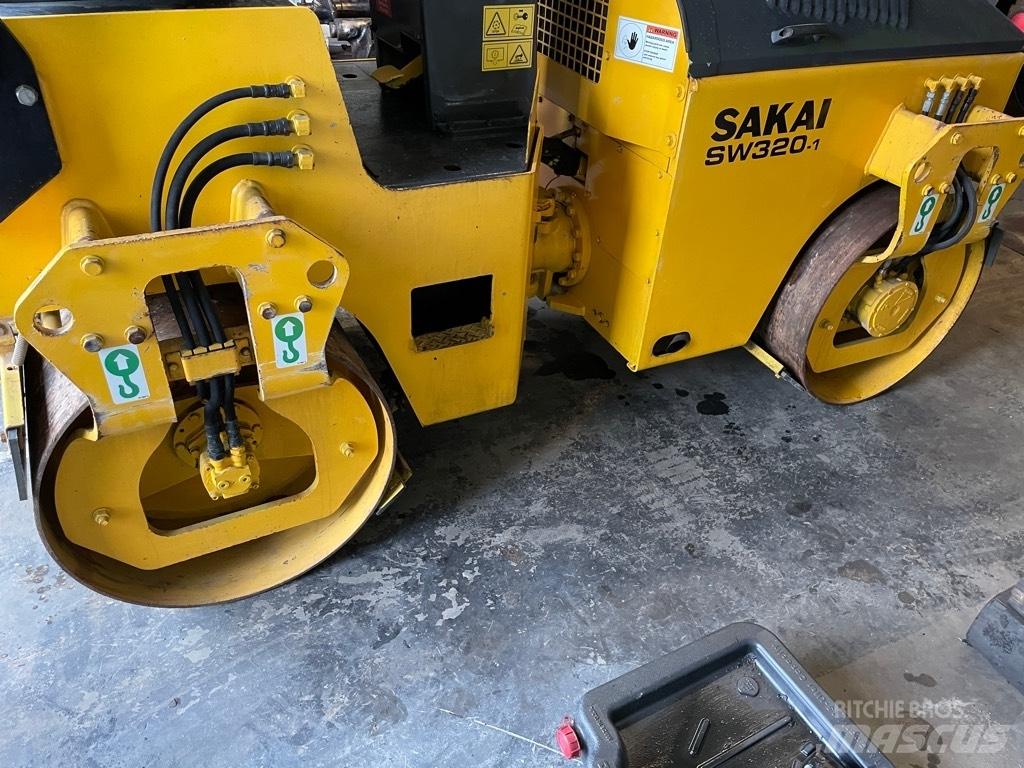 Sakai SW 320-1 Tandem Valser