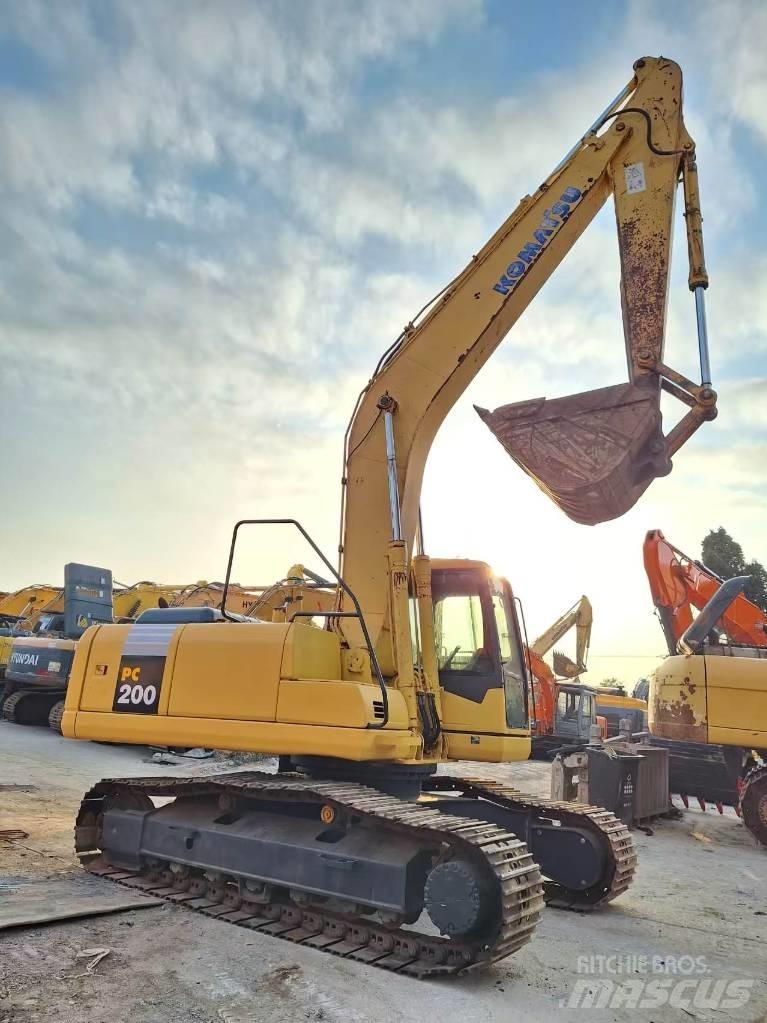 Komatsu PC 200-7 Beltegraver