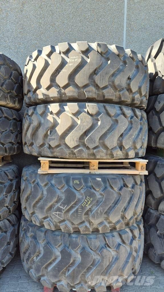 Michelin 23.5 R25 Dekk, hjul og felger