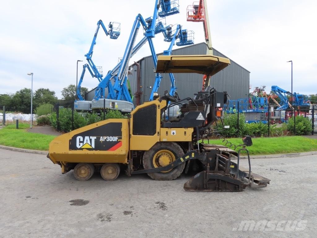 CAT AP 300 Asfaltutleggere