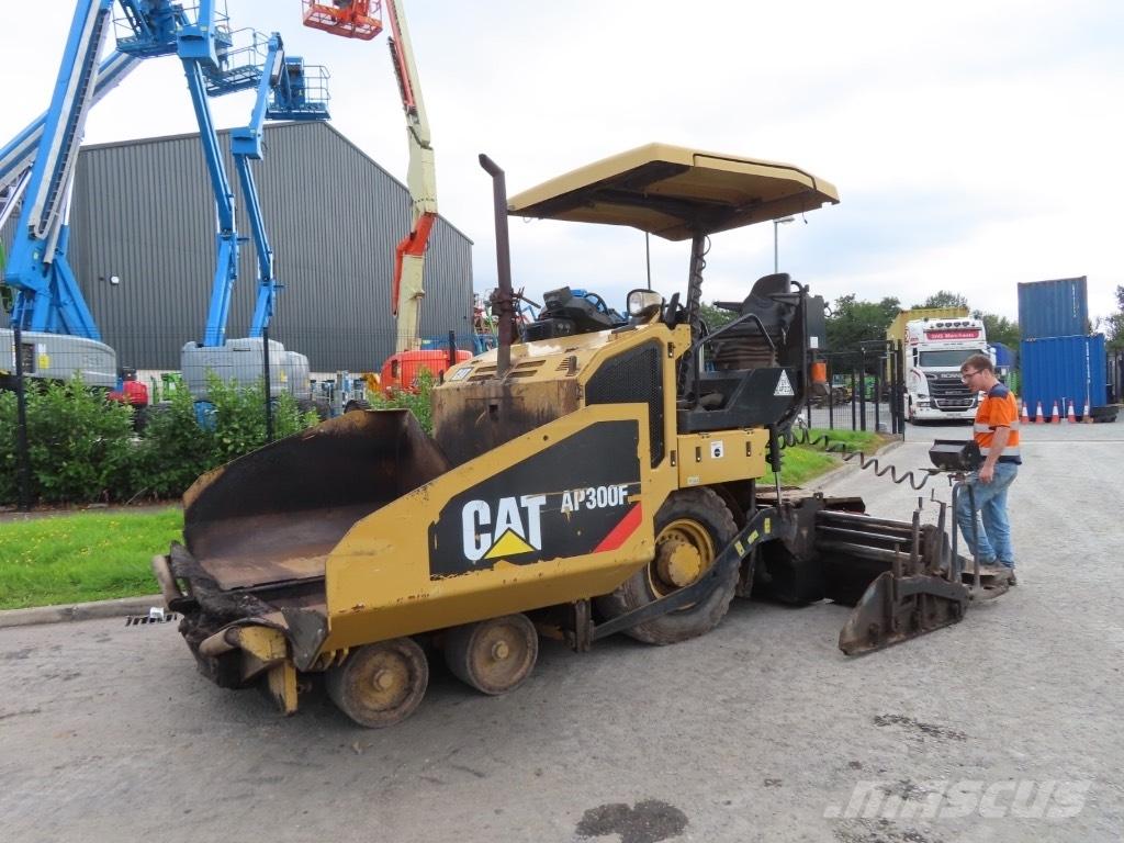 CAT AP 300 Asfaltutleggere