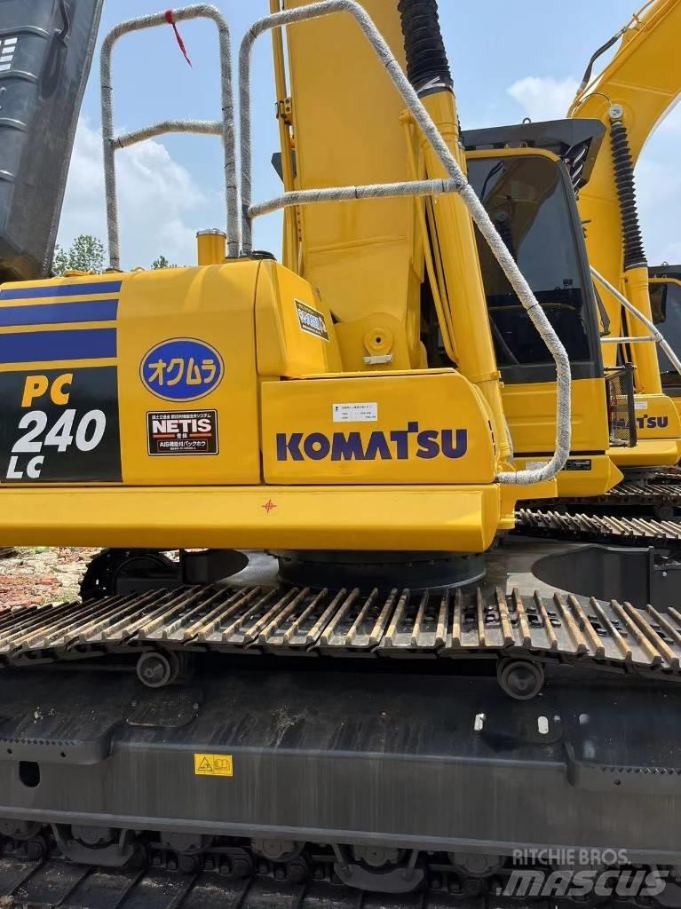 Komatsu PC 240-8 Beltegraver