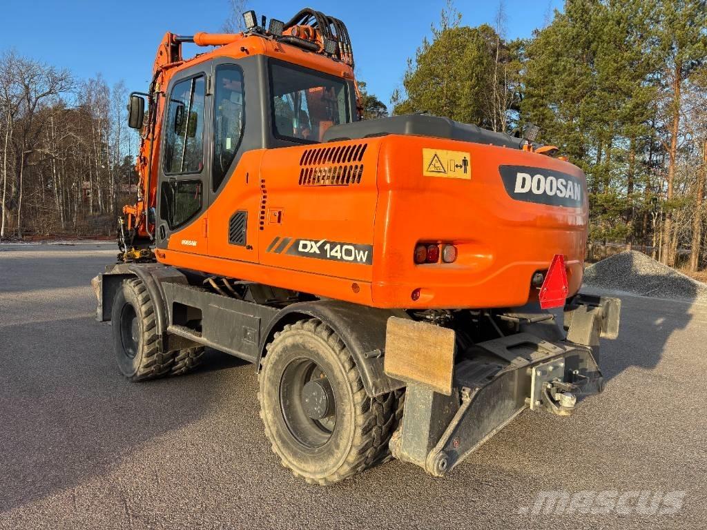 Doosan DX 140 W + vagn Hjulgravere