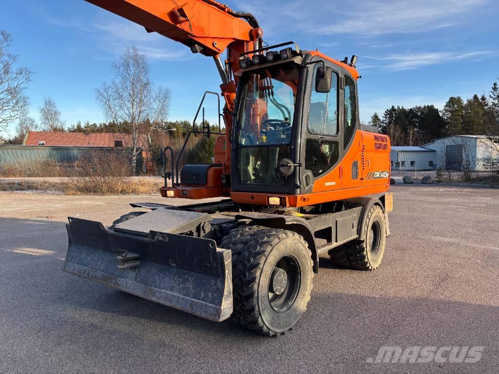 Doosan DX 140 W + vagn Hjulgravere