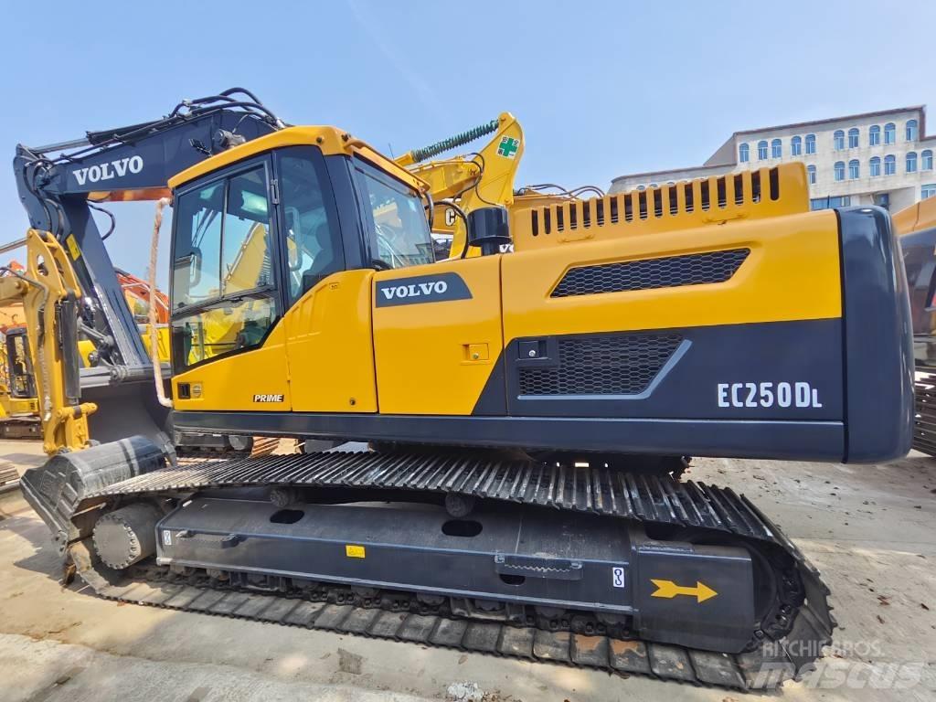 Volvo EC 250 D L Beltegraver