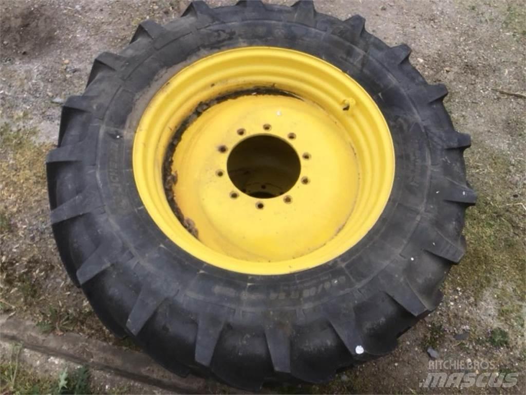 Michelin 420/85R34 Dekk, hjul og felger