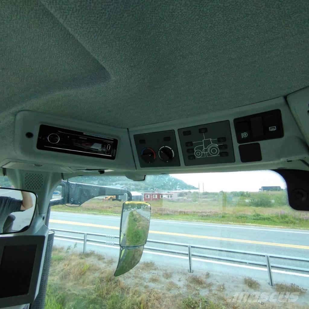 CLAAS Axion 830 Traktorer