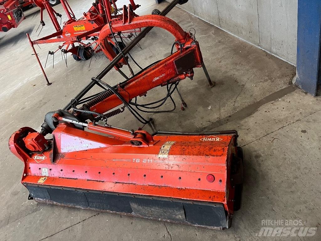 Kuhn TB 211 Beitepussere og toppkuttere