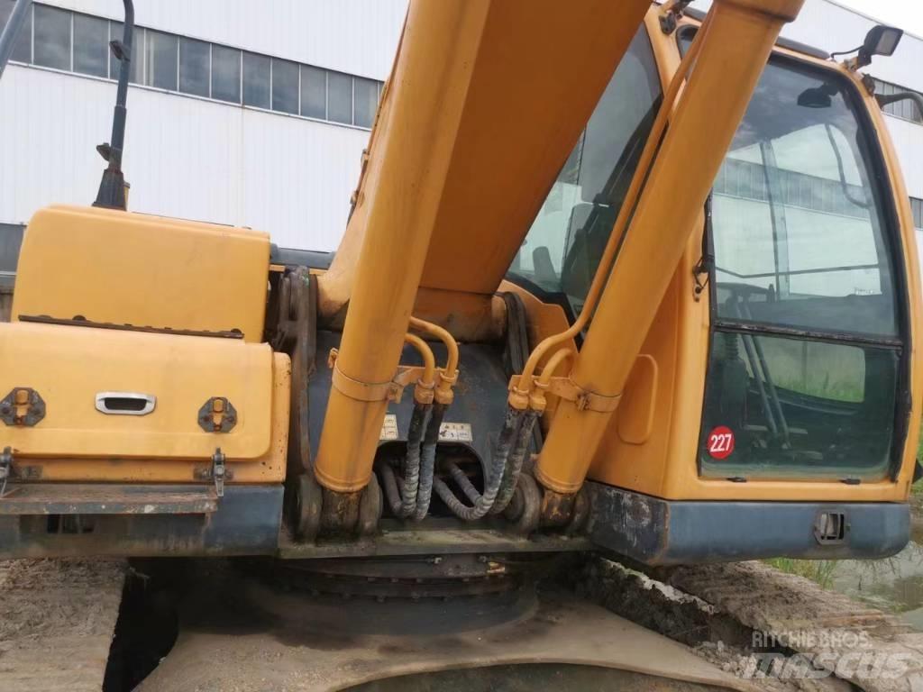 Hyundai 350L VS Beltegraver