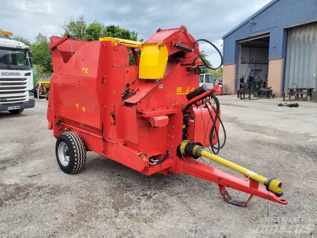 TEAGLE TOMAHAWK 8100 Rundballerivere, -kuttere og -utpakkere
