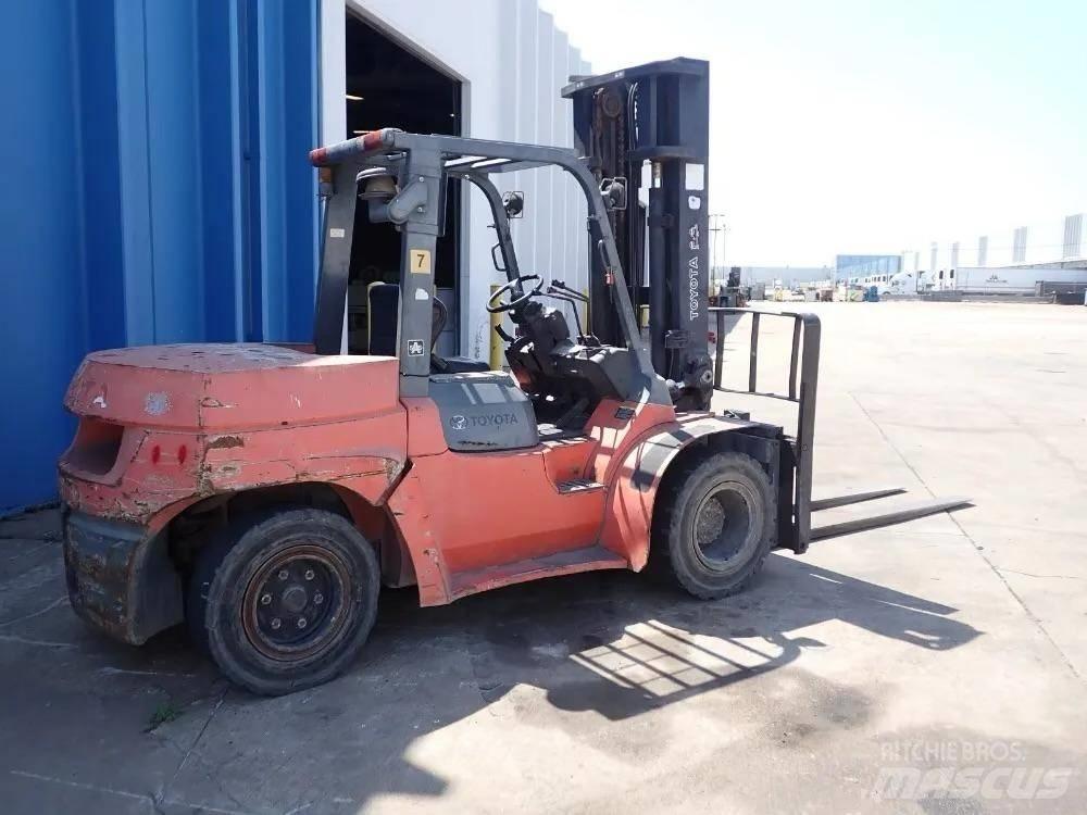 Toyota 8FD70U Gaffeltrucker - Annet