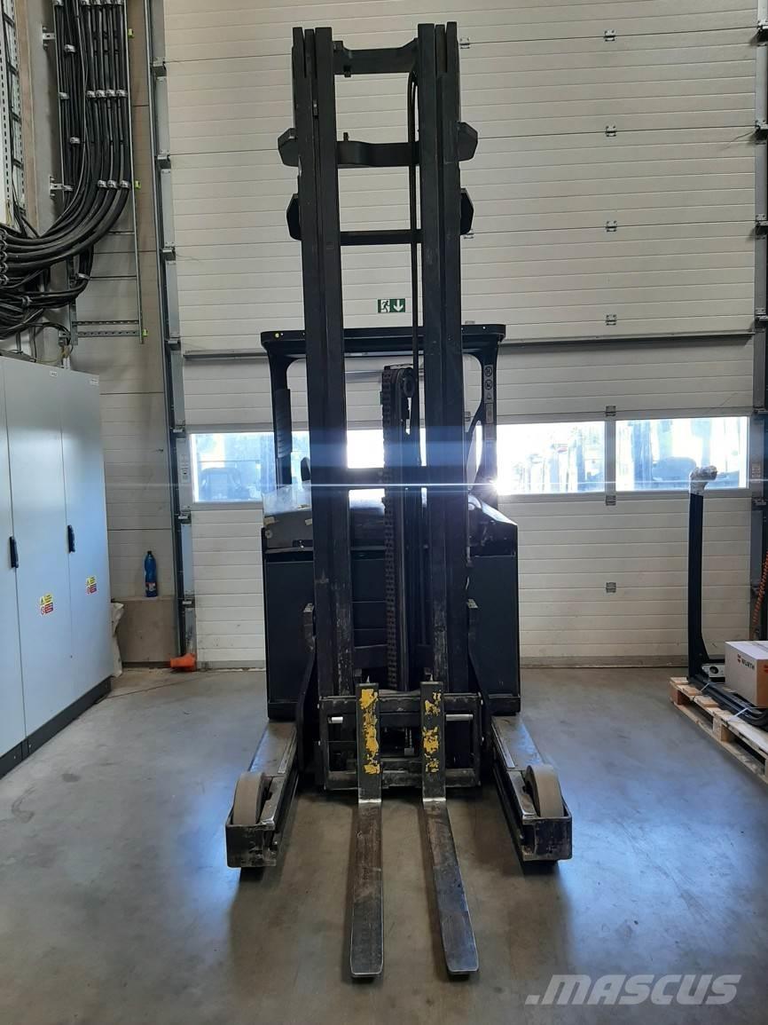 Yale MR16H Skyvemasttruck