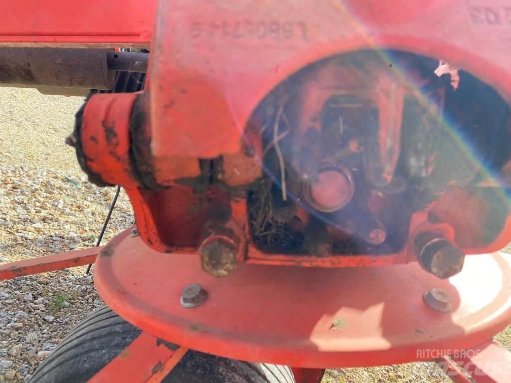 Kuhn GF8702 Raker og høyvendere