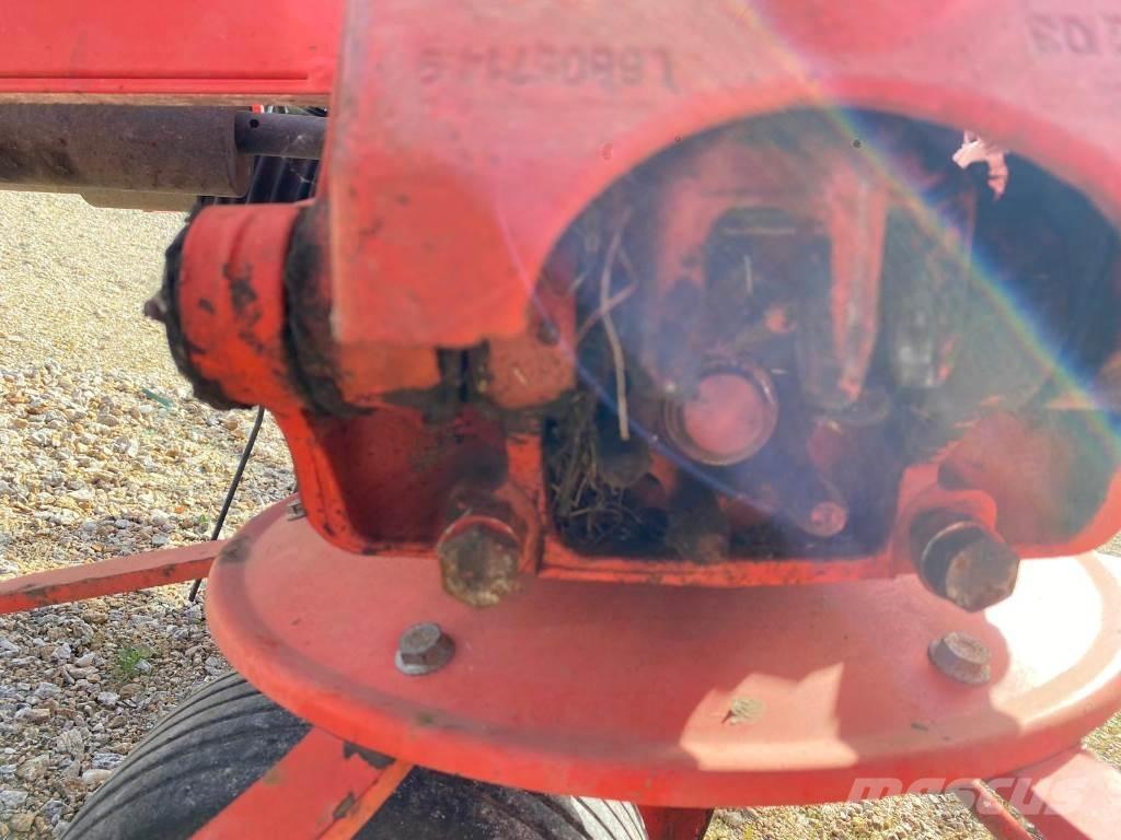 Kuhn GF8702 Raker og høyvendere