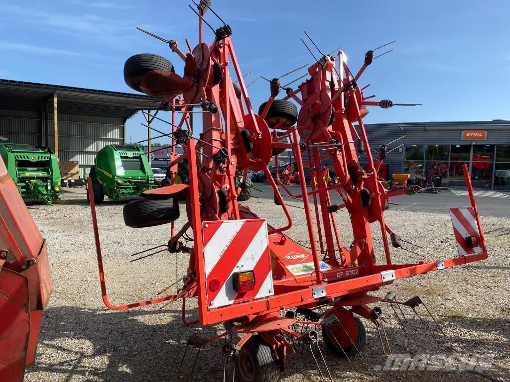 Kuhn GF8702 Raker og høyvendere