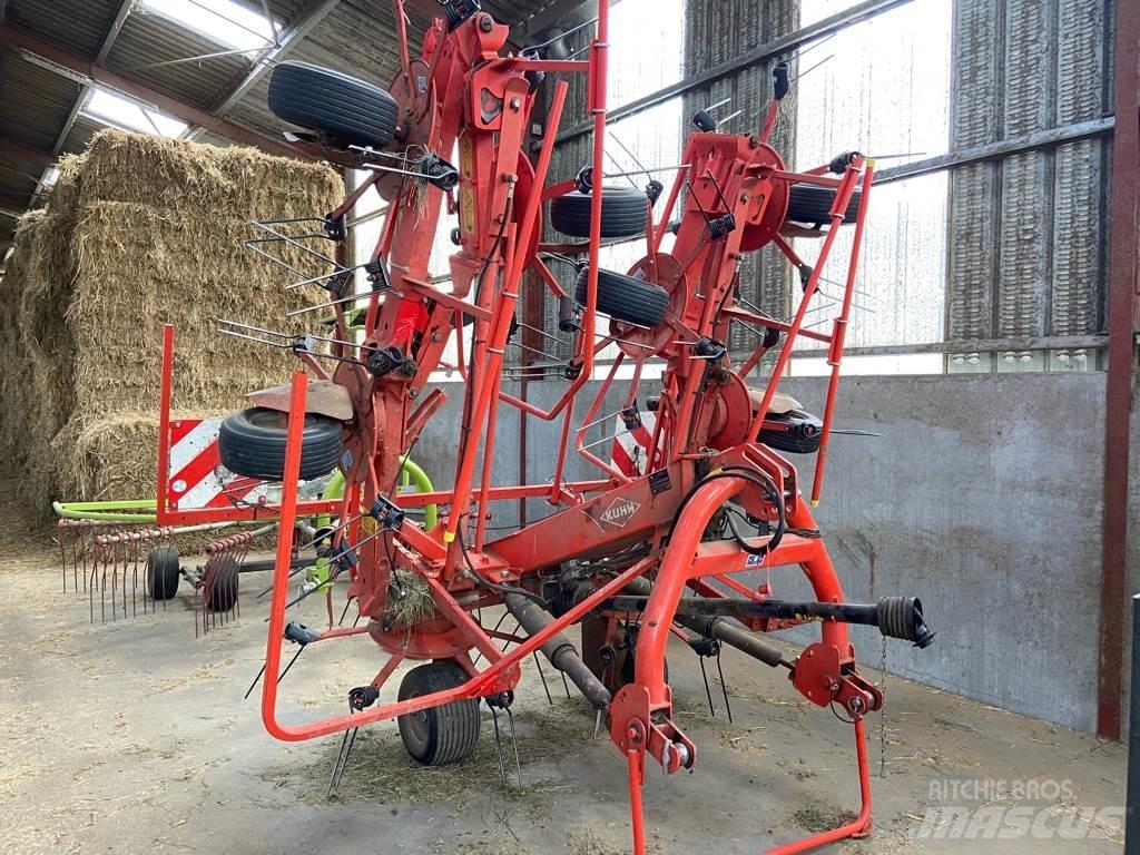 Kuhn GF8702 Raker og høyvendere