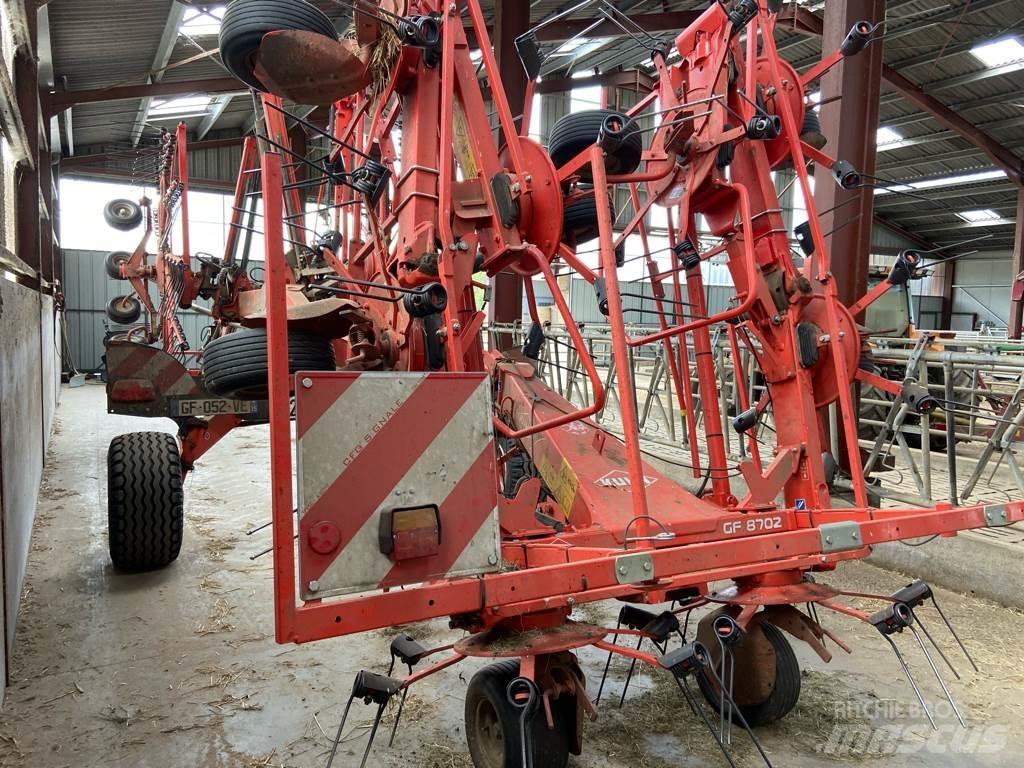 Kuhn GF8702 Raker og høyvendere