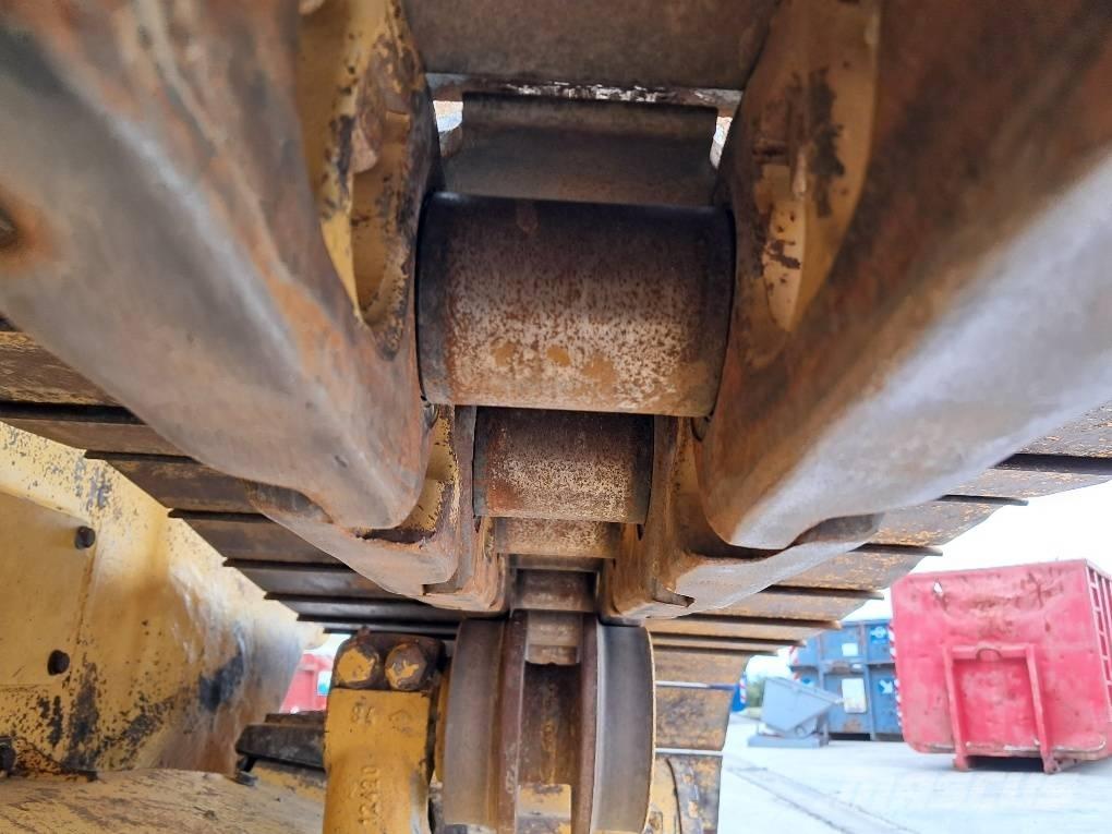 Komatsu D61PXI-24E0 Dozere Beltegående