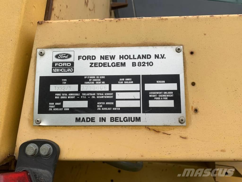 New Holland TX 32 Skurtreskere