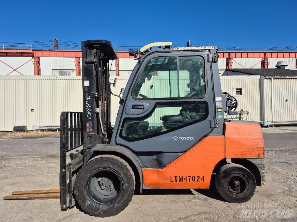 Toyota 8 FGU 30 Gaffeltrucker - Annet