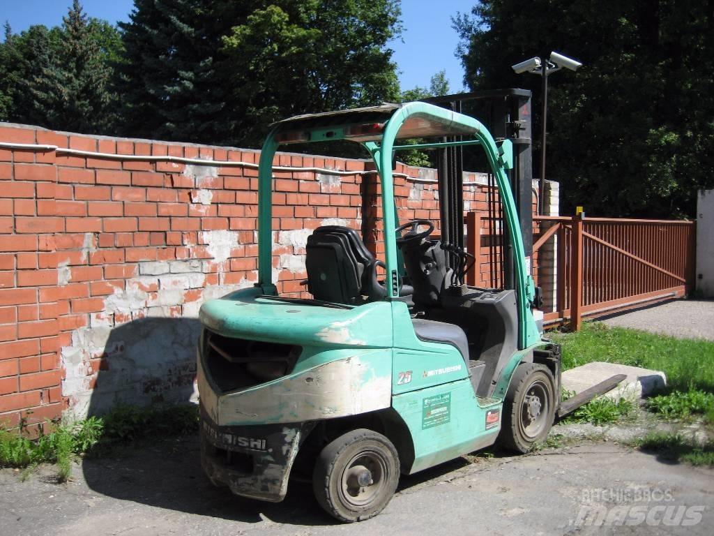Mitsubishi FD25N Diesel Trucker