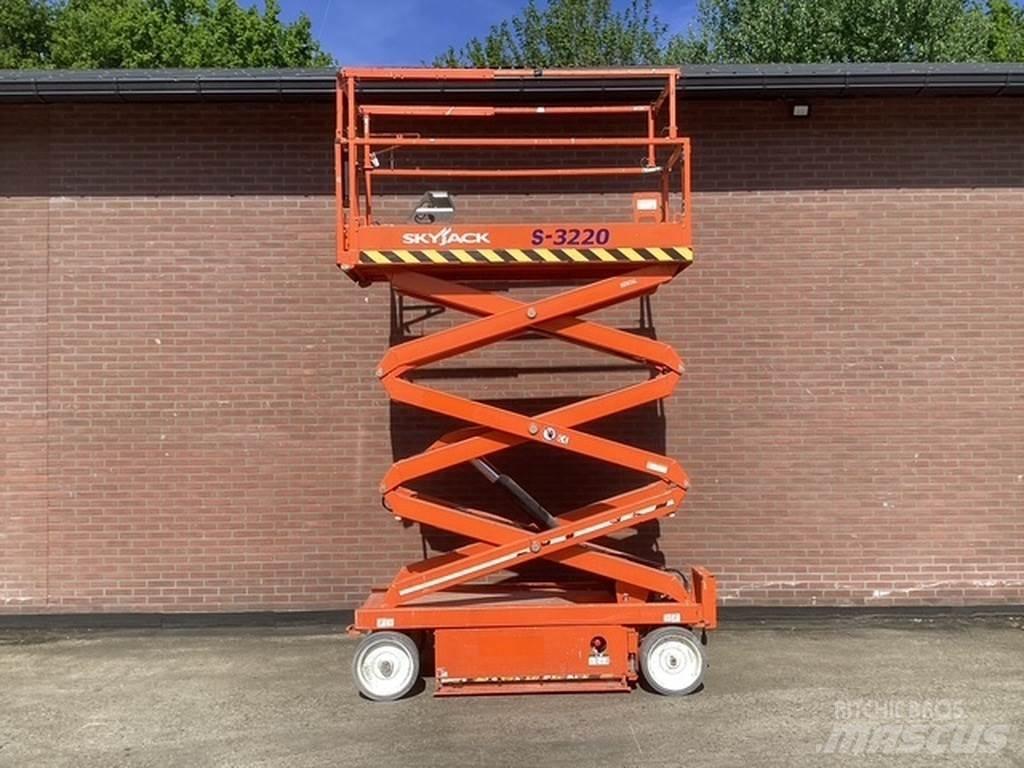 SkyJack SJIII3220 Sakselifter
