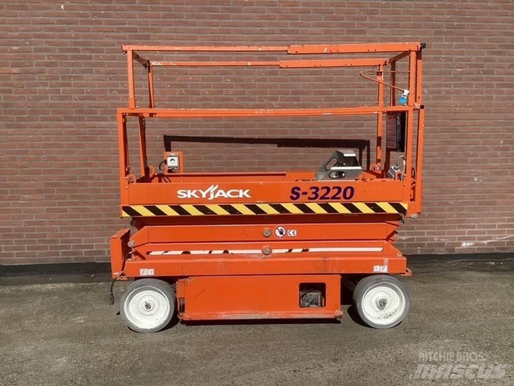 SkyJack SJIII3220 Sakselifter