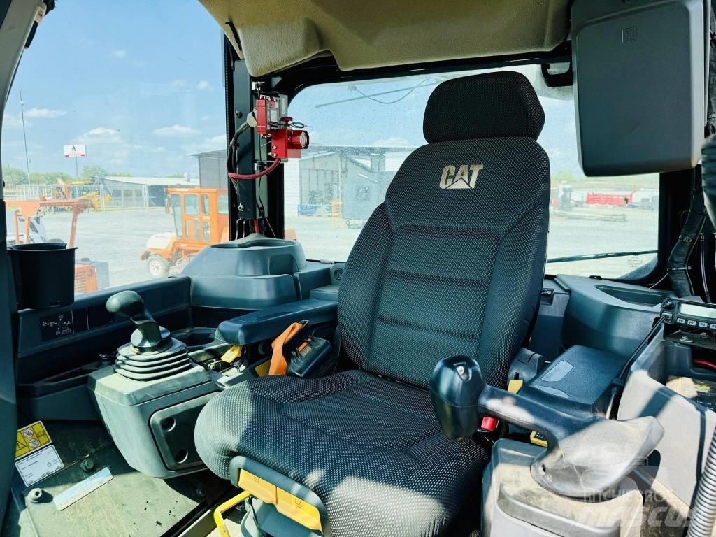 CAT D 7 Dozere Beltegående