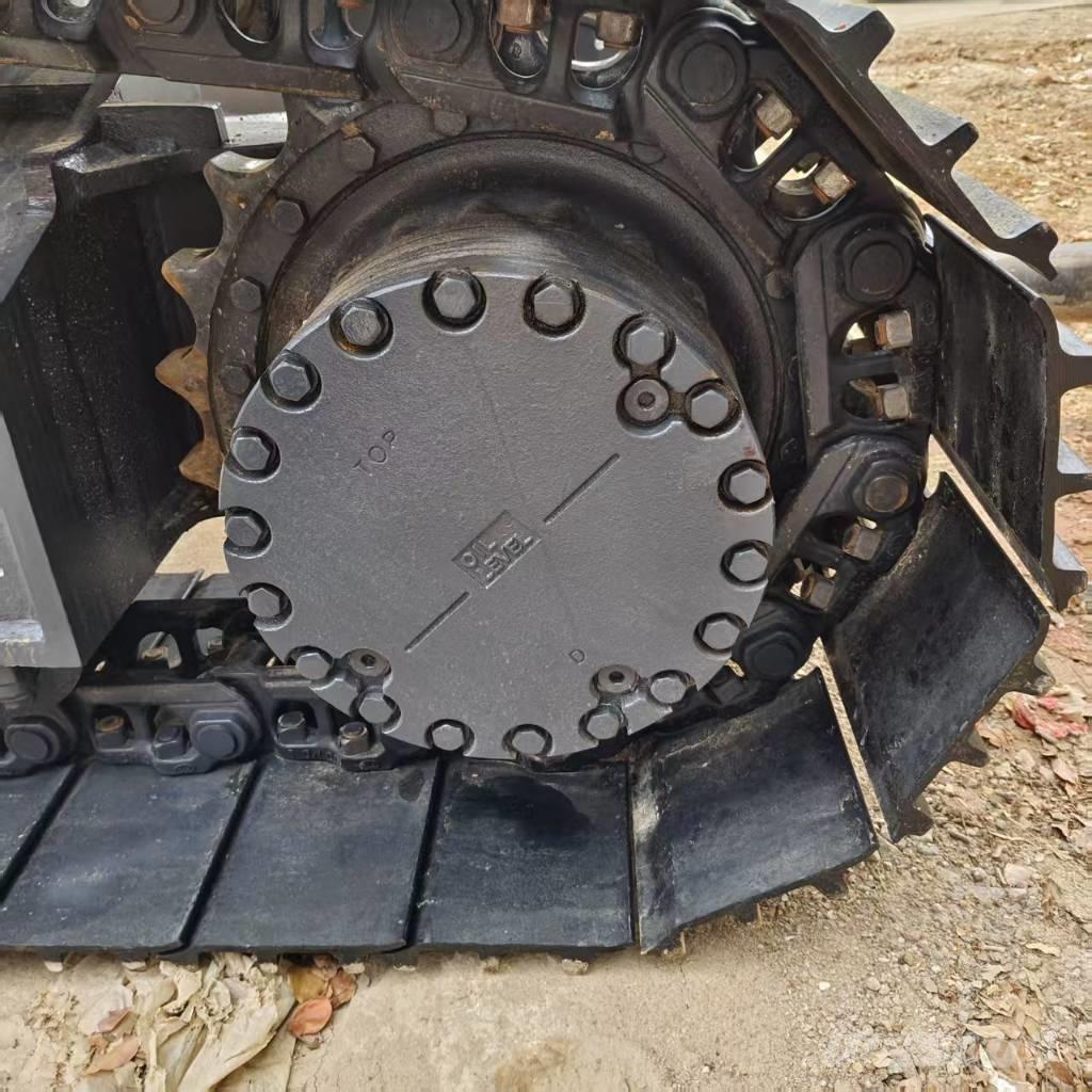 Komatsu PC 200-8 Beltegraver