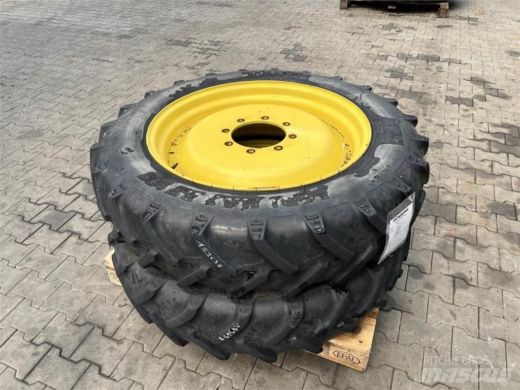 BKT 13.6R48 Dekk, hjul og felger