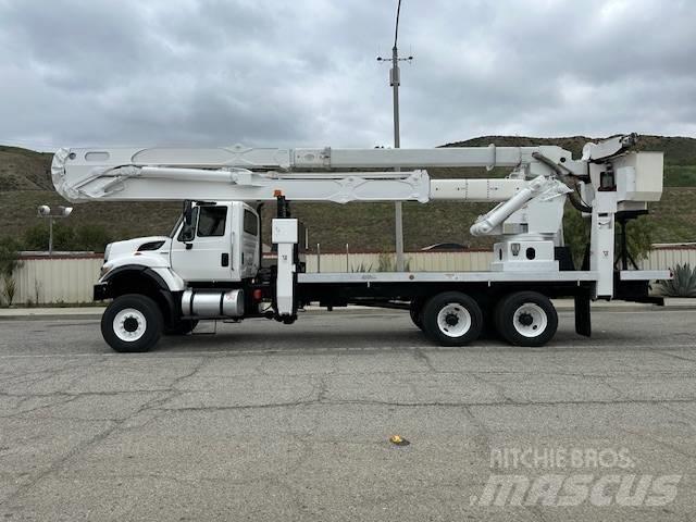 International 7400 Andre lastebiler