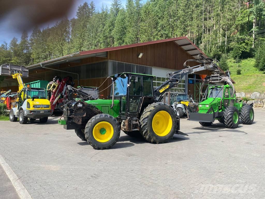 John Deere 6400 Traktor med skogsutstyr