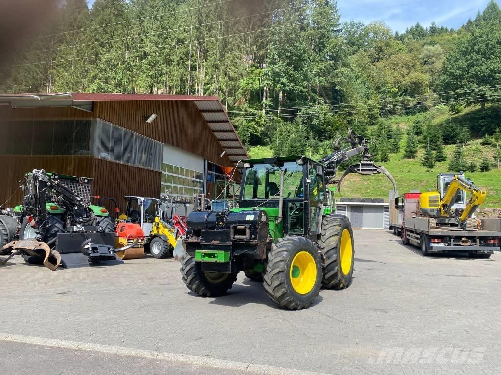 John Deere 6400 Traktor med skogsutstyr
