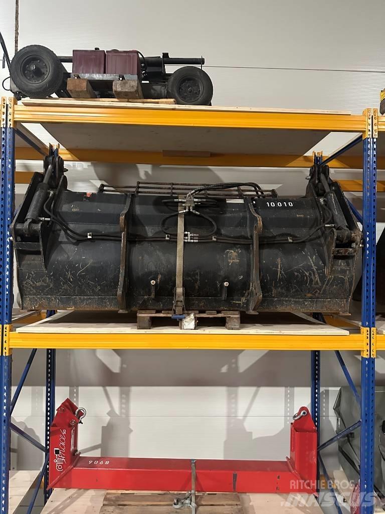 Sennebogen 305 Teleskoplastere