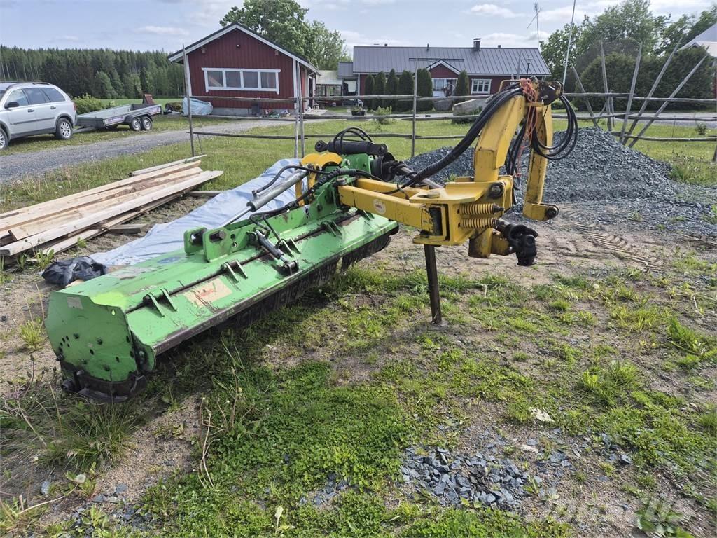 Cabe 220 Slåmaskiner