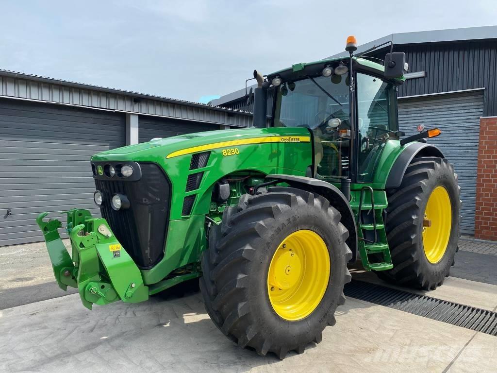John Deere 8230 ILS Traktorer