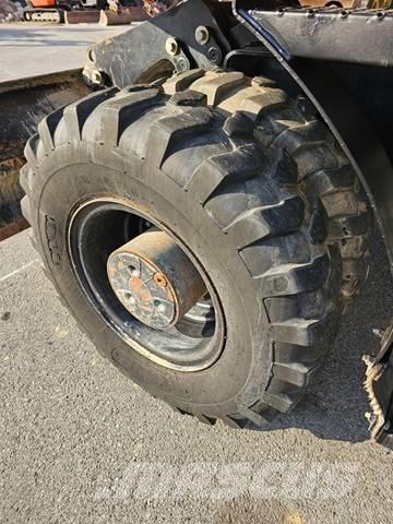 CAT M 318 F Hjulgravere