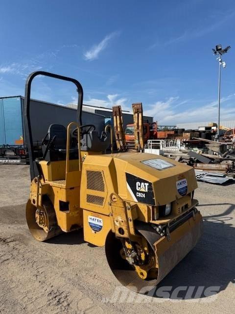 CAT CB 24 Tandem Valser