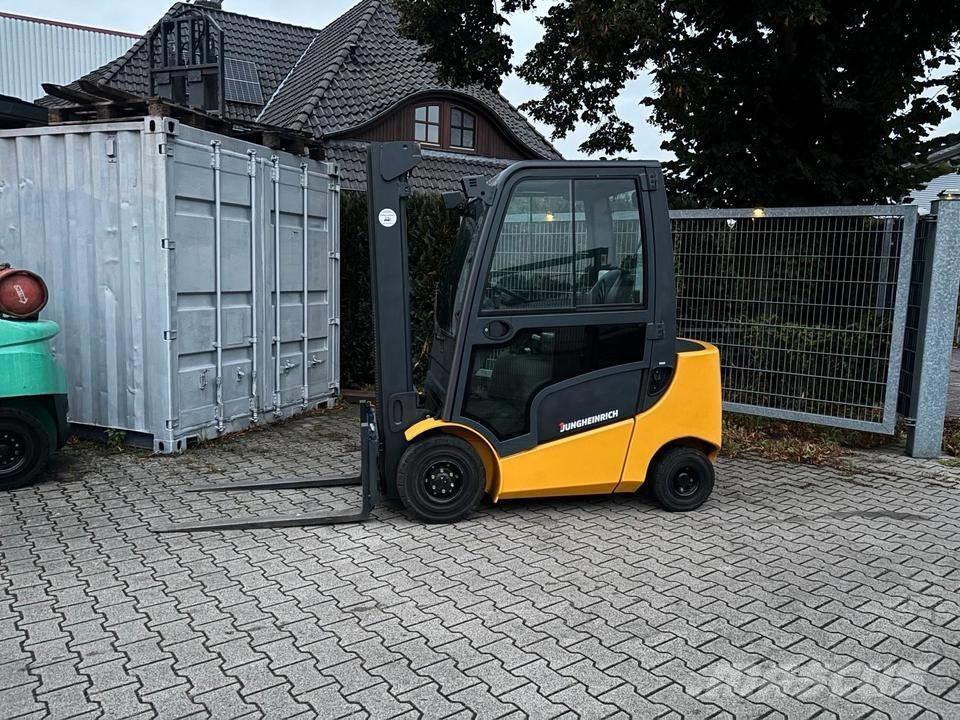 Jungheinrich DFG 320 Diesel Trucker